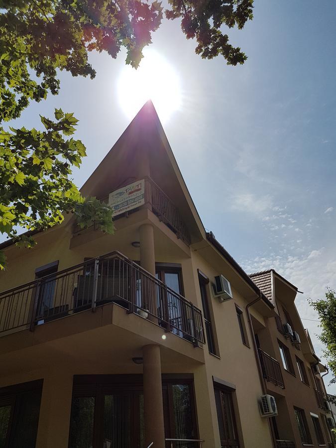 Tahiti Apartman ハイデゥソボスロー エクステリア 写真