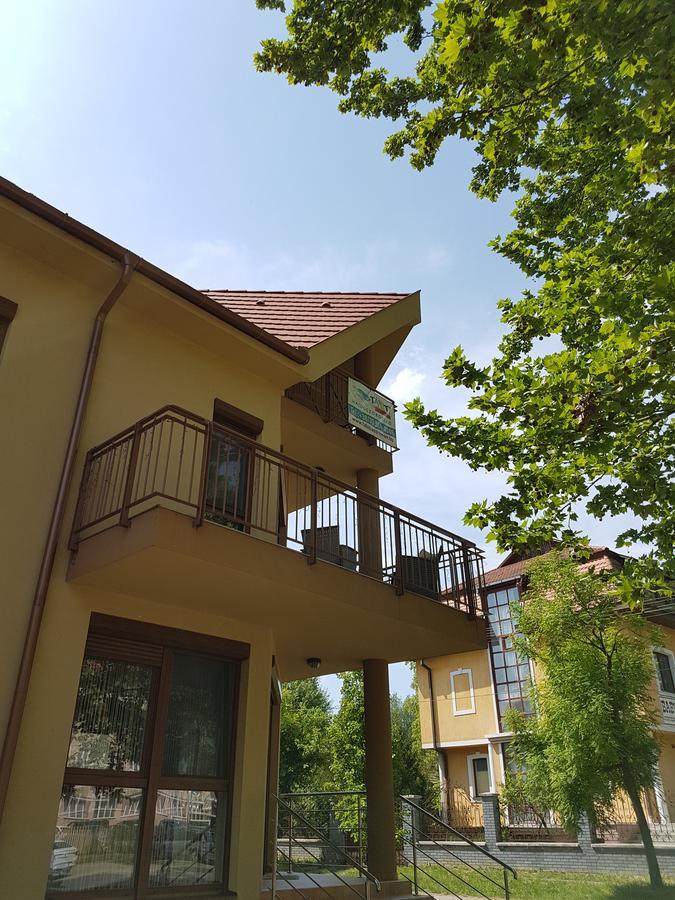 Tahiti Apartman ハイデゥソボスロー エクステリア 写真