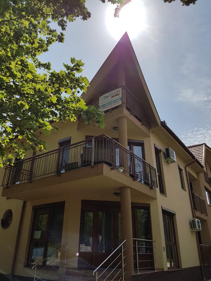 Tahiti Apartman ハイデゥソボスロー エクステリア 写真